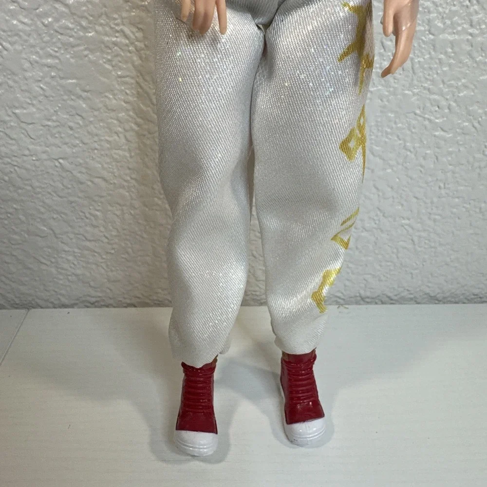 Disney Zombies 4 Dawn of the Vampires Nova‎ Bright Barbie Doll New Loose